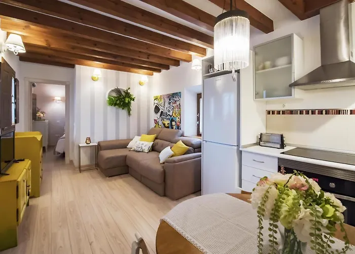 La Casa Del Transito - Living * Toledo