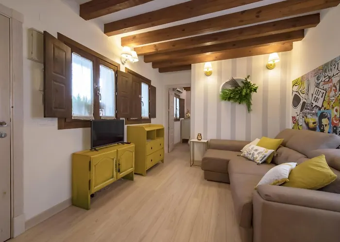 La Casa Del Transito - Living * Toledo