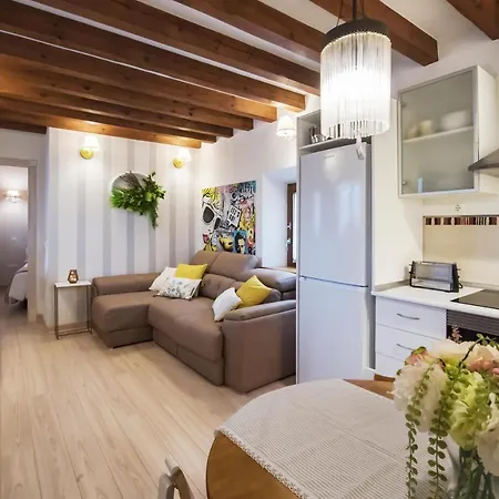 La Casa Del Tránsito - Living * Toledo