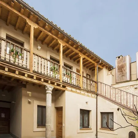 La Casa Del Tránsito - Living * Toledo